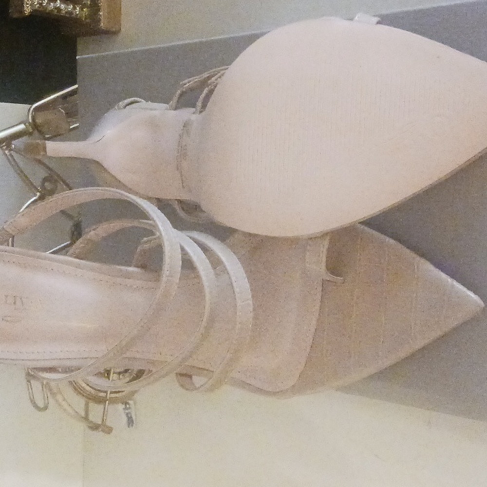 Elegant Beige Strappy Heels its new, never been worn! - Picture 4 of 5